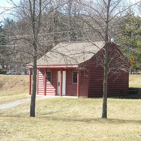 Mohican Little Brown Inn Loudonville Exteriör bild